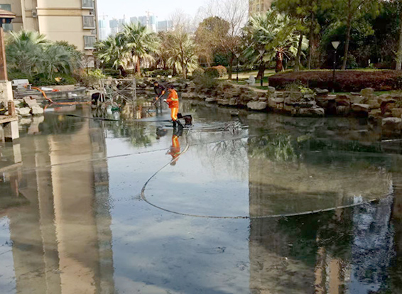 叉河镇景观池淤泥清理