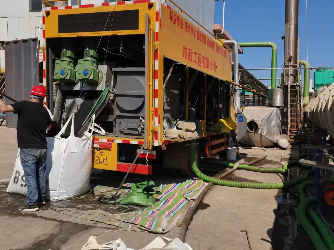 叉河镇淤泥压干处理